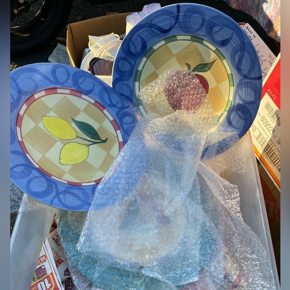 Pasta bowel and 6 plates. - Picture 2 of 2